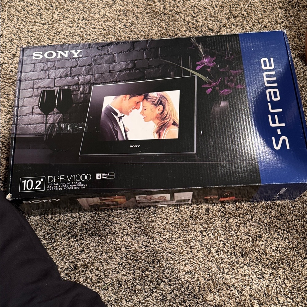 BRAND NEW IN BOX. NOT OPENED Sony Black Digital Display Frame